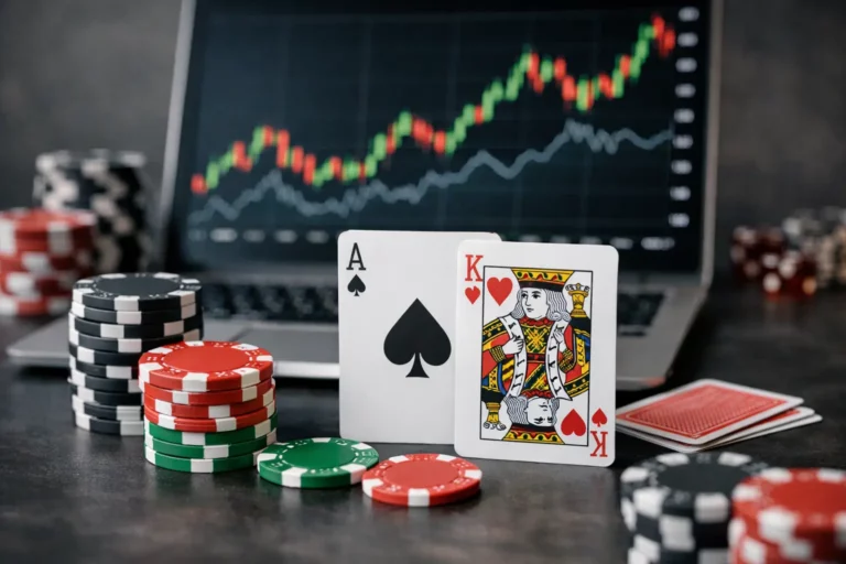 מה זה שורט דק פוקר ואיך הוא עובד